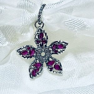 👹 NWOT Stranger Things Demogorgon Charm ⚡